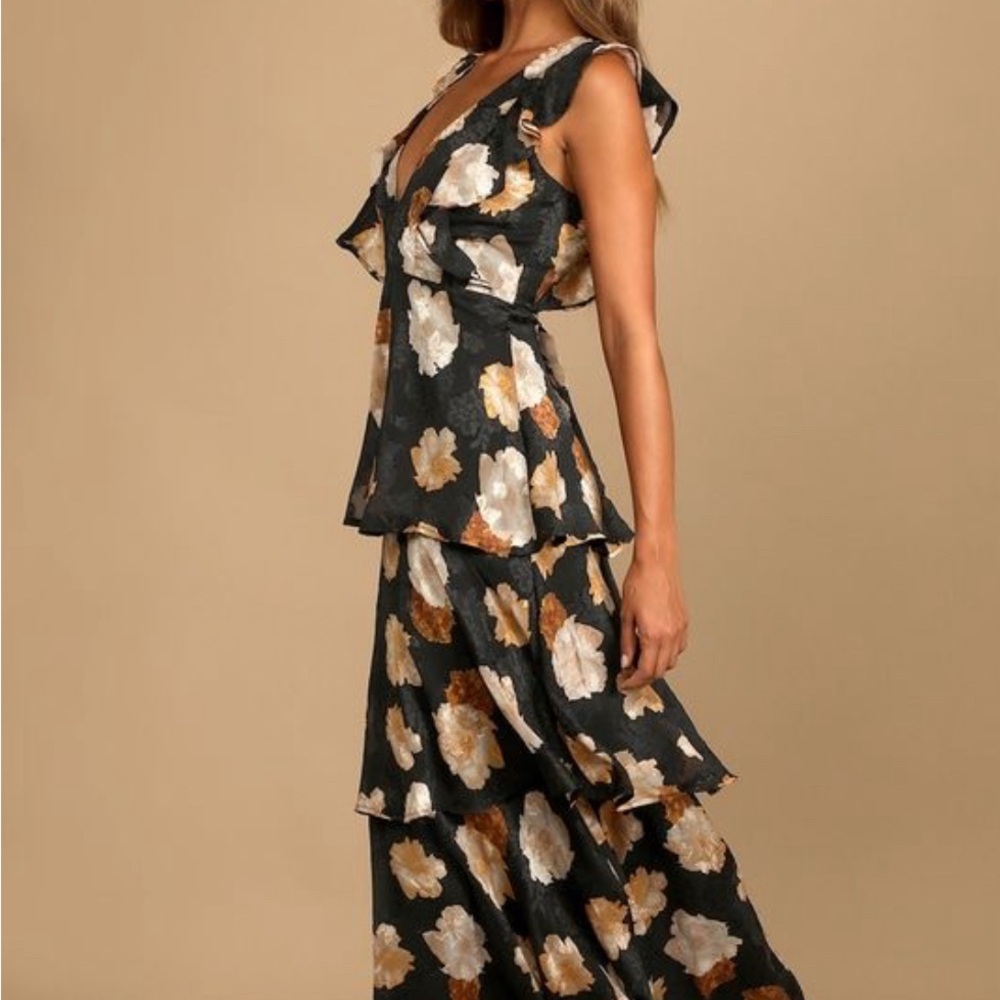 Lulus Burnout Floral Tiered Maxi Dress Womenn Size XS NWT - Picture 2 of 4
